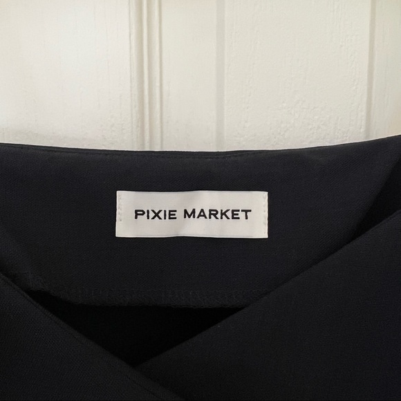 🆕NWOT Pixie Market Maxime Off the shoulder navy shirt - Picture 4 of 7